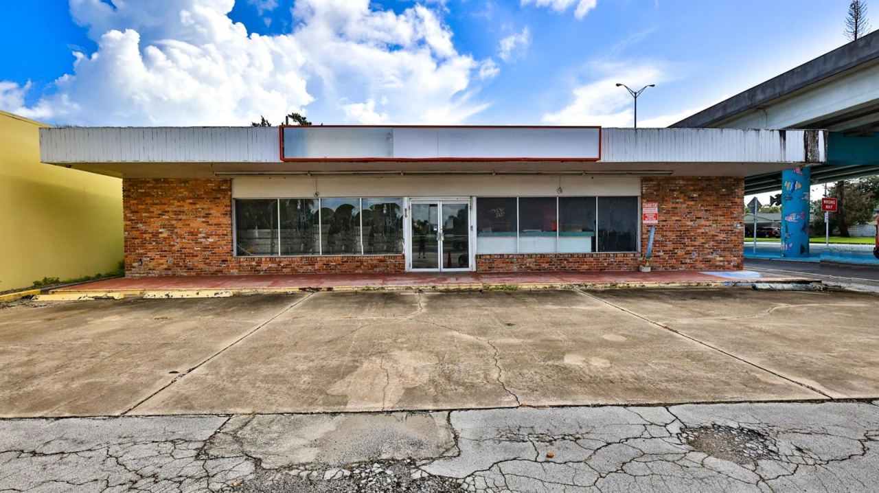 319 S Dixie Fwy, New Smyrna Beach, FL 32168