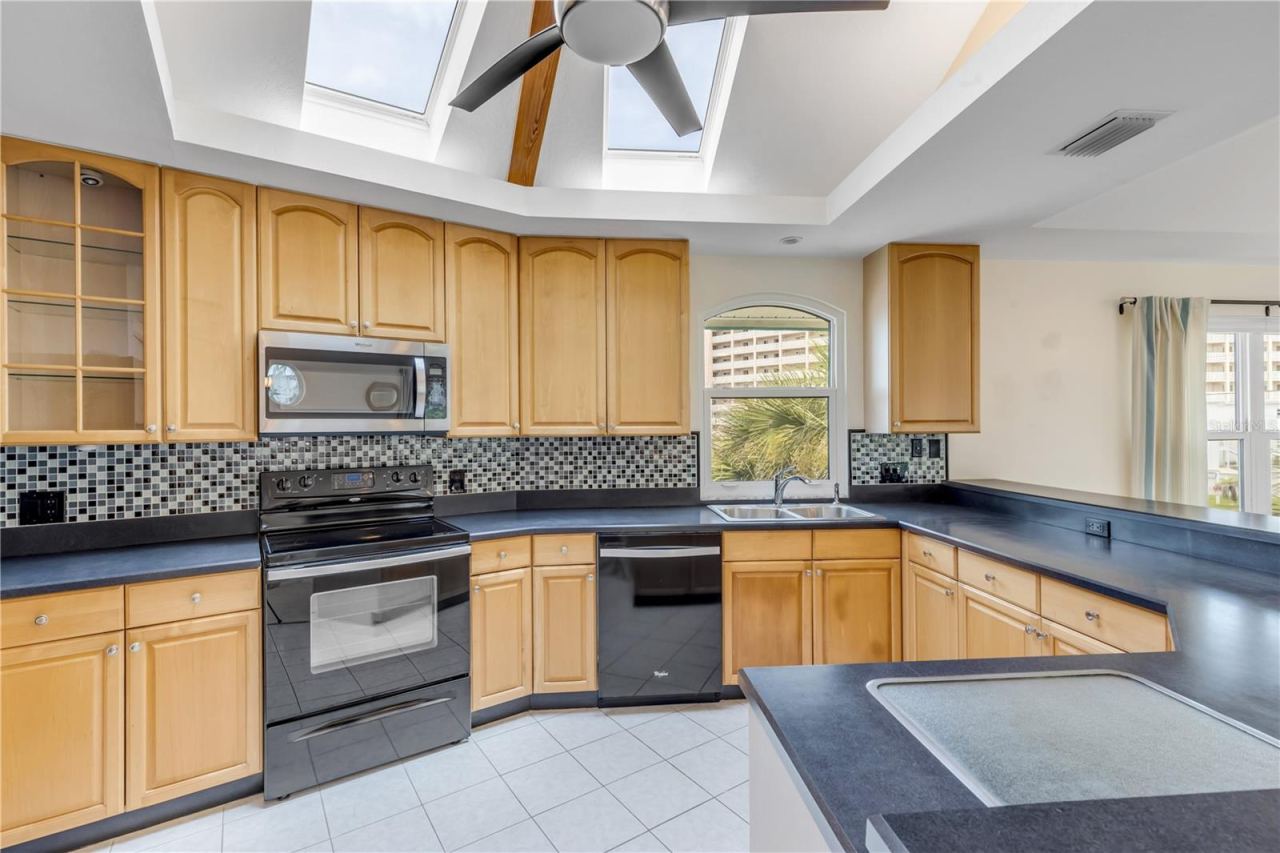 Photo 3 of 320 Due East St, New Smyrna Beach, FL 32169