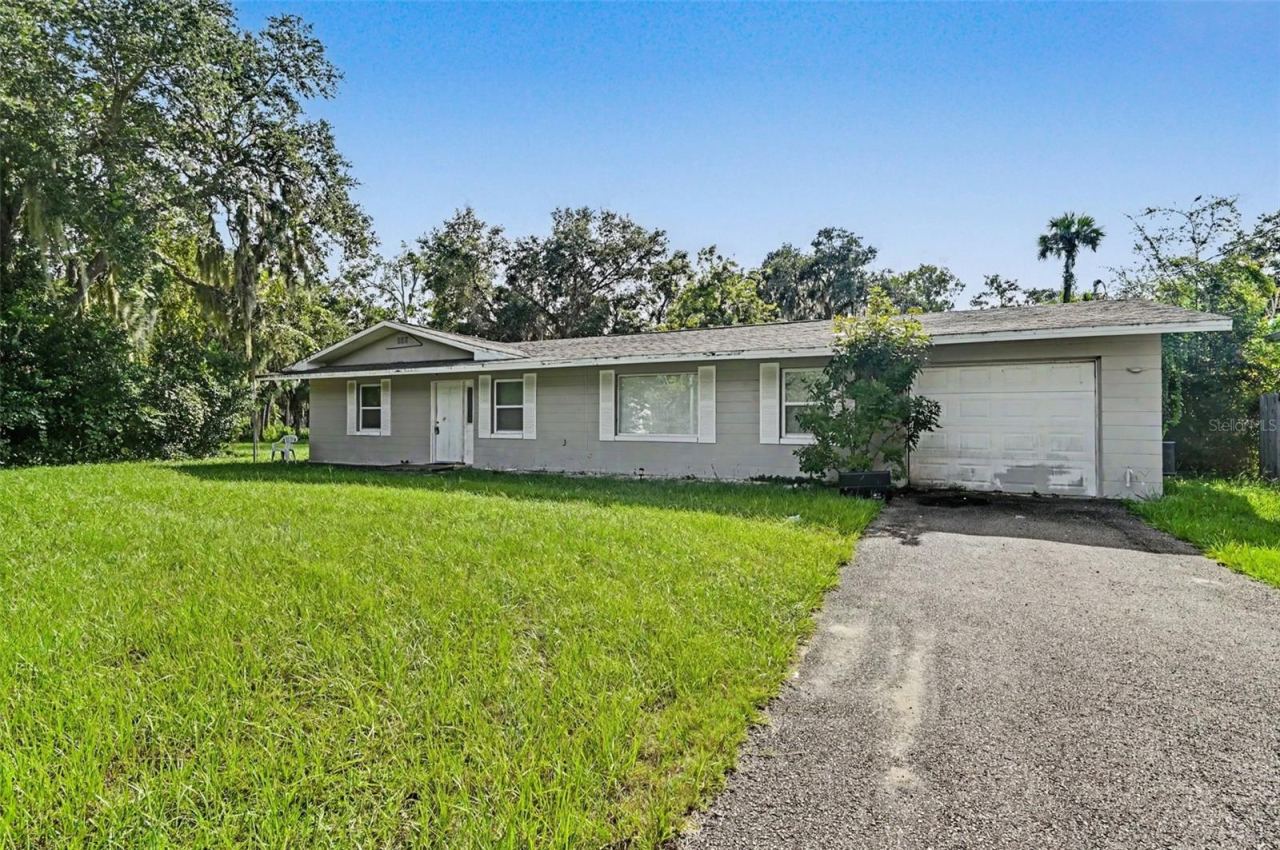 624 N Duss St, New Smyrna Beach, FL 32168