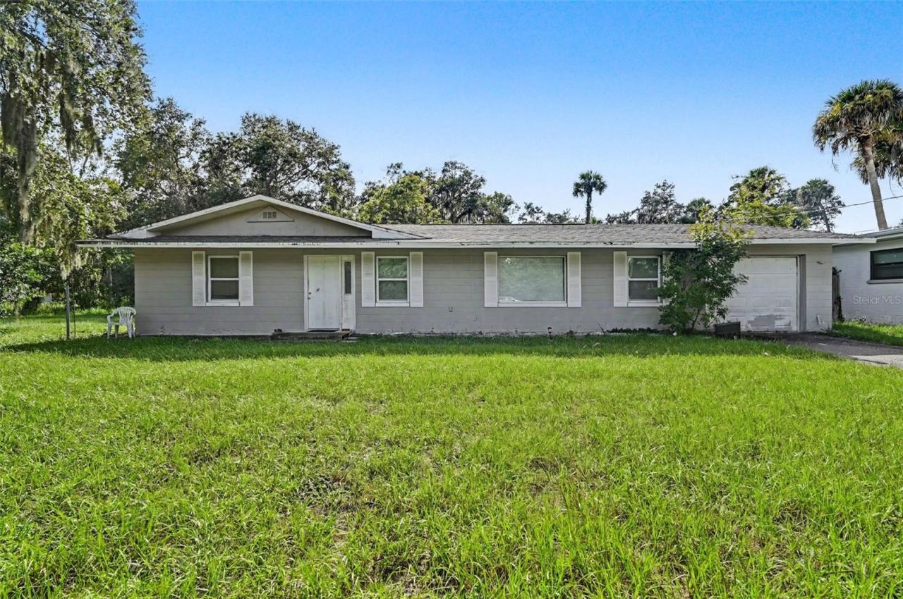 Photo 2 of 624 N Duss St, New Smyrna Beach, FL 32168