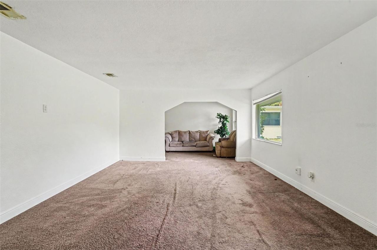 Photo 3 of 624 N Duss St, New Smyrna Beach, FL 32168