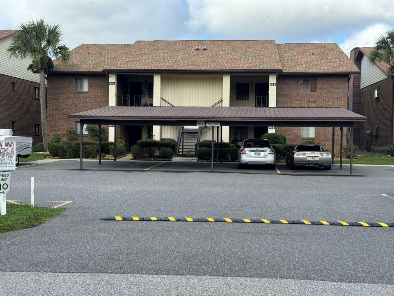 Photo 2 of 573 Belltower Ave #573, Deltona, FL 32725