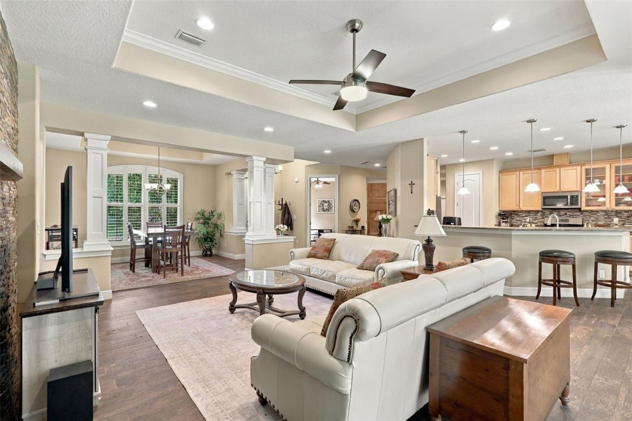 Photo 3 of 1806 Glenwood Oaks Ln, Deland, FL 32720