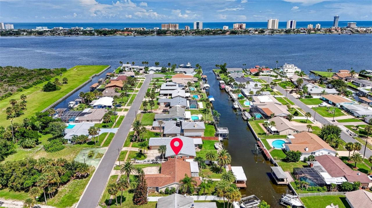 Photo 2 of 149 Sea Isle Cir, South Daytona, FL 32119