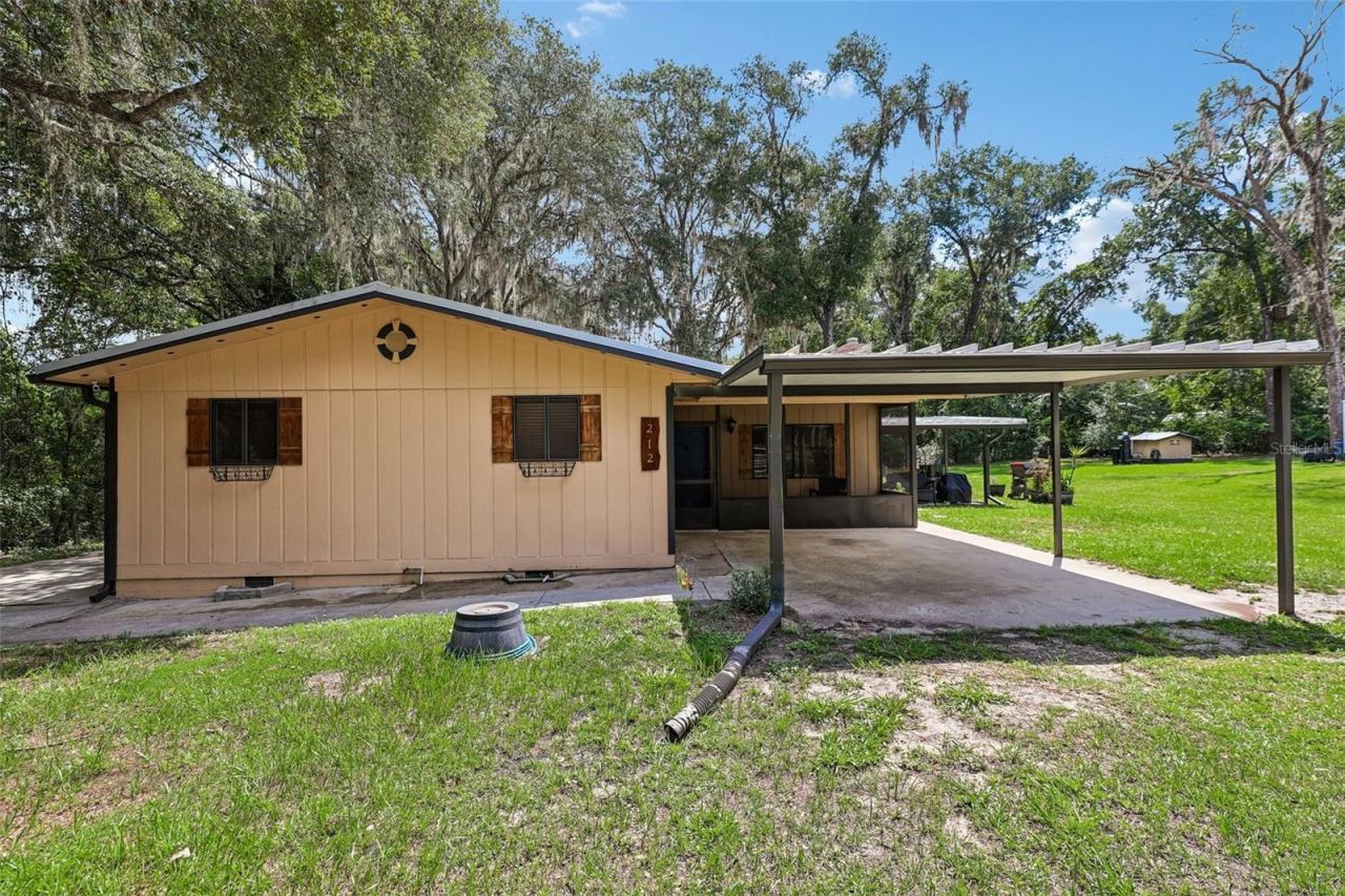 212 Dogwood Dr, Interlachen