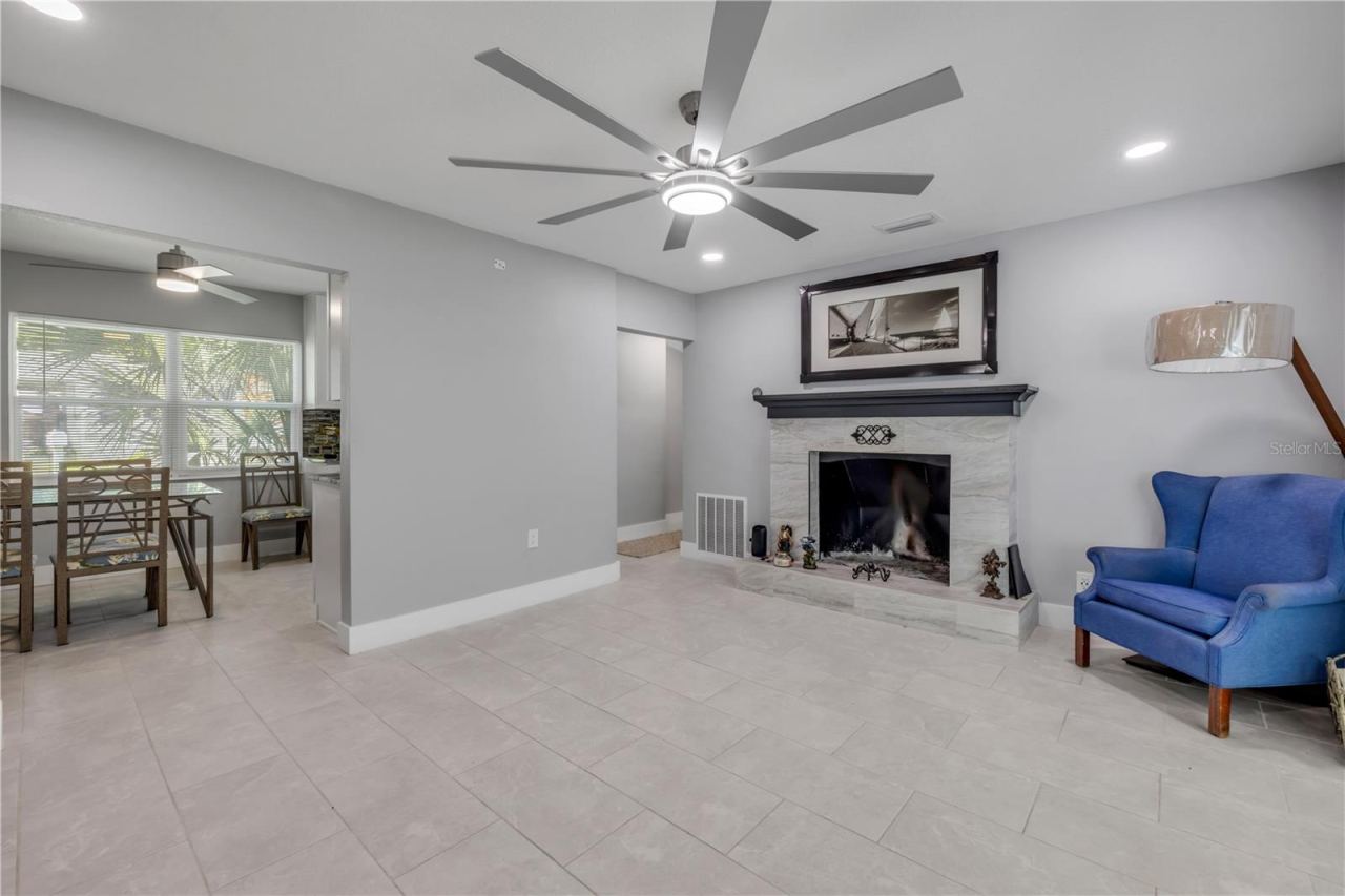 Photo 3 of 819 B St, New Smyrna Beach, FL 32168