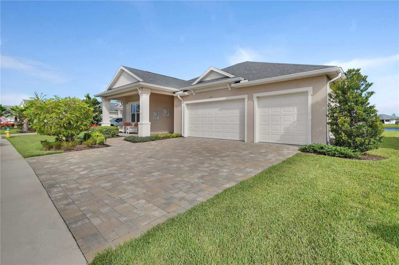 Photo 2 of 1011 Megano Blvd, Deland, FL 32724