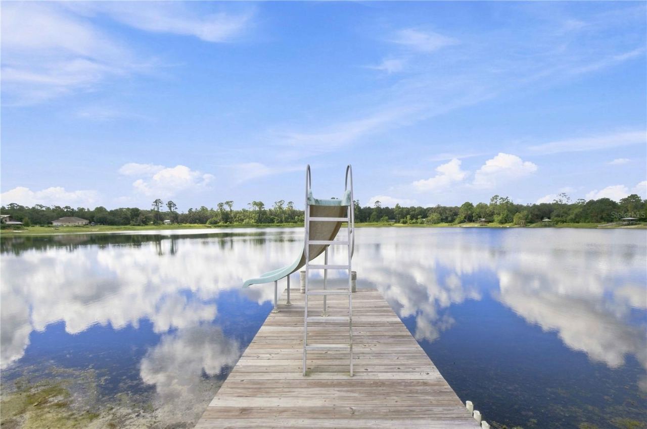 Photo 2 of 107 Church Lake Dr, Interlachen, FL 32148