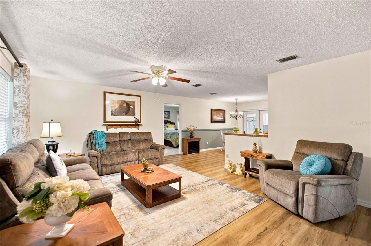 Photo 3 of 107 Church Lake Dr, Interlachen, FL 32148