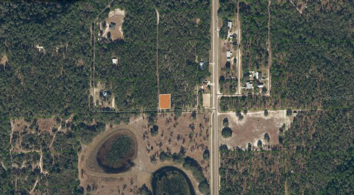 Photo 2 of 22-10-24-7950-0090-0090 Lake Shore Dr, Interlachen, FL 32148