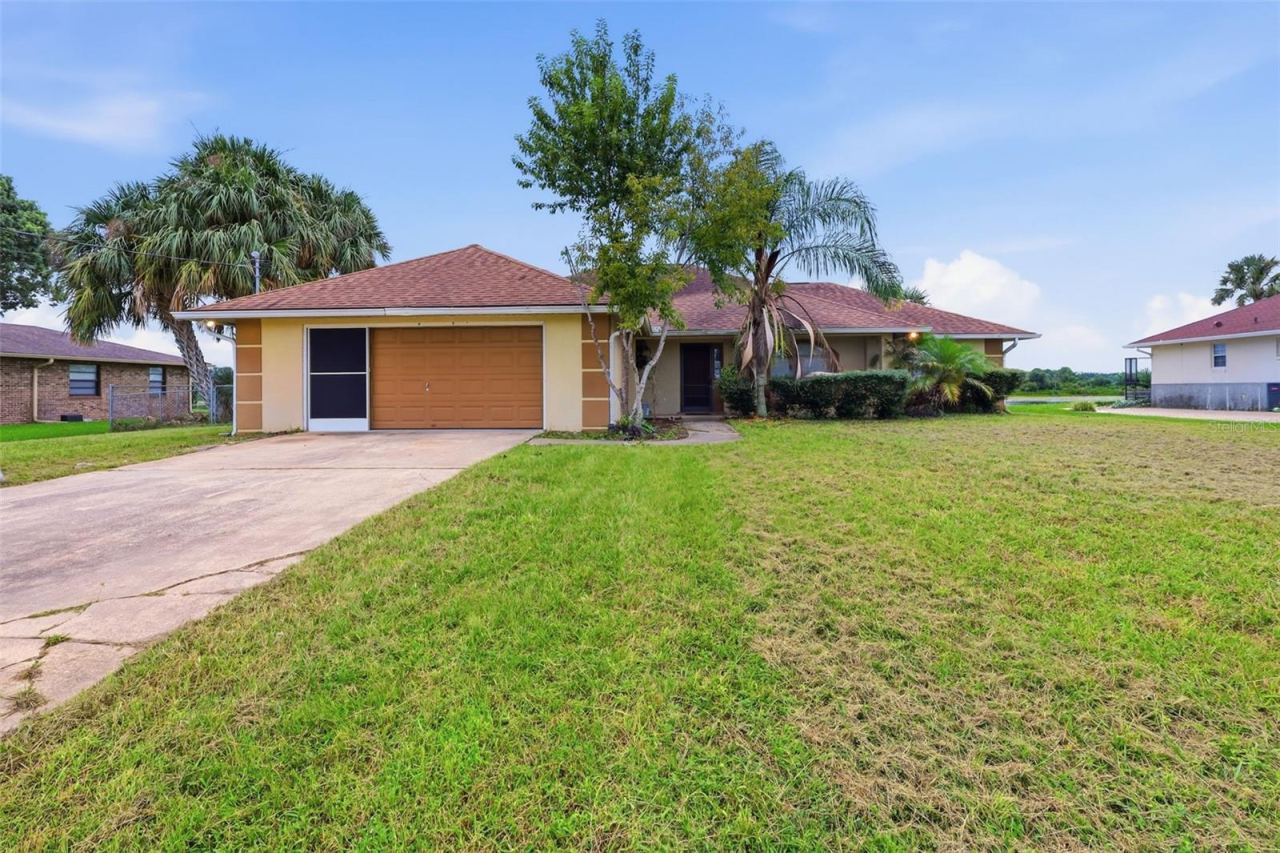 Photo 2 of 1096 Prescott Blvd, Deltona, FL 32738