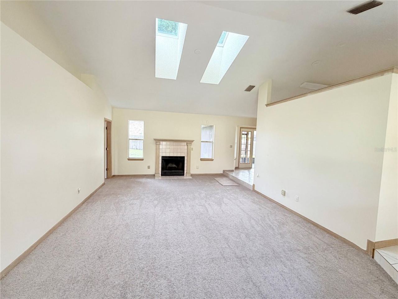 Photo 2 of 632 Fourwind St, Deltona, FL 32725