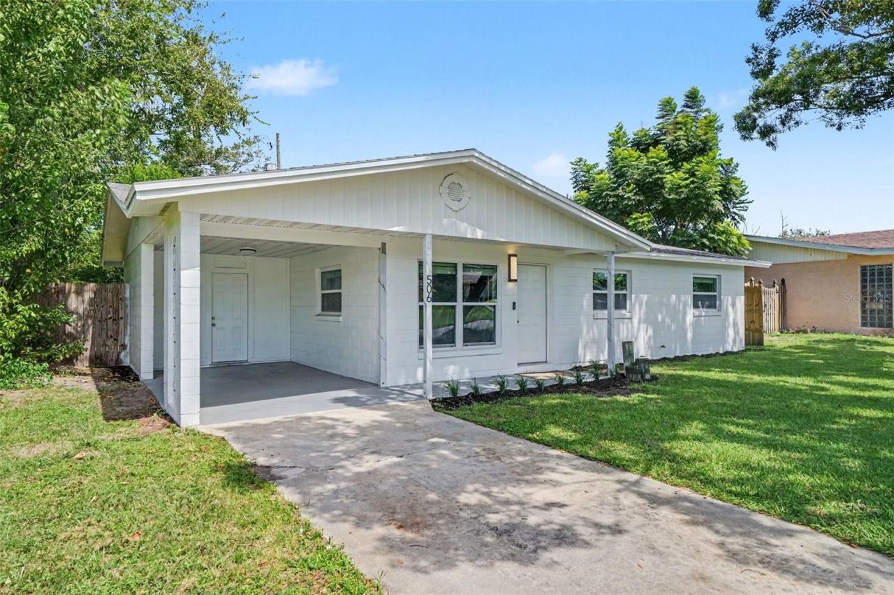 Photo 2 of 506 Cambridge Cir, South Daytona, FL 32119