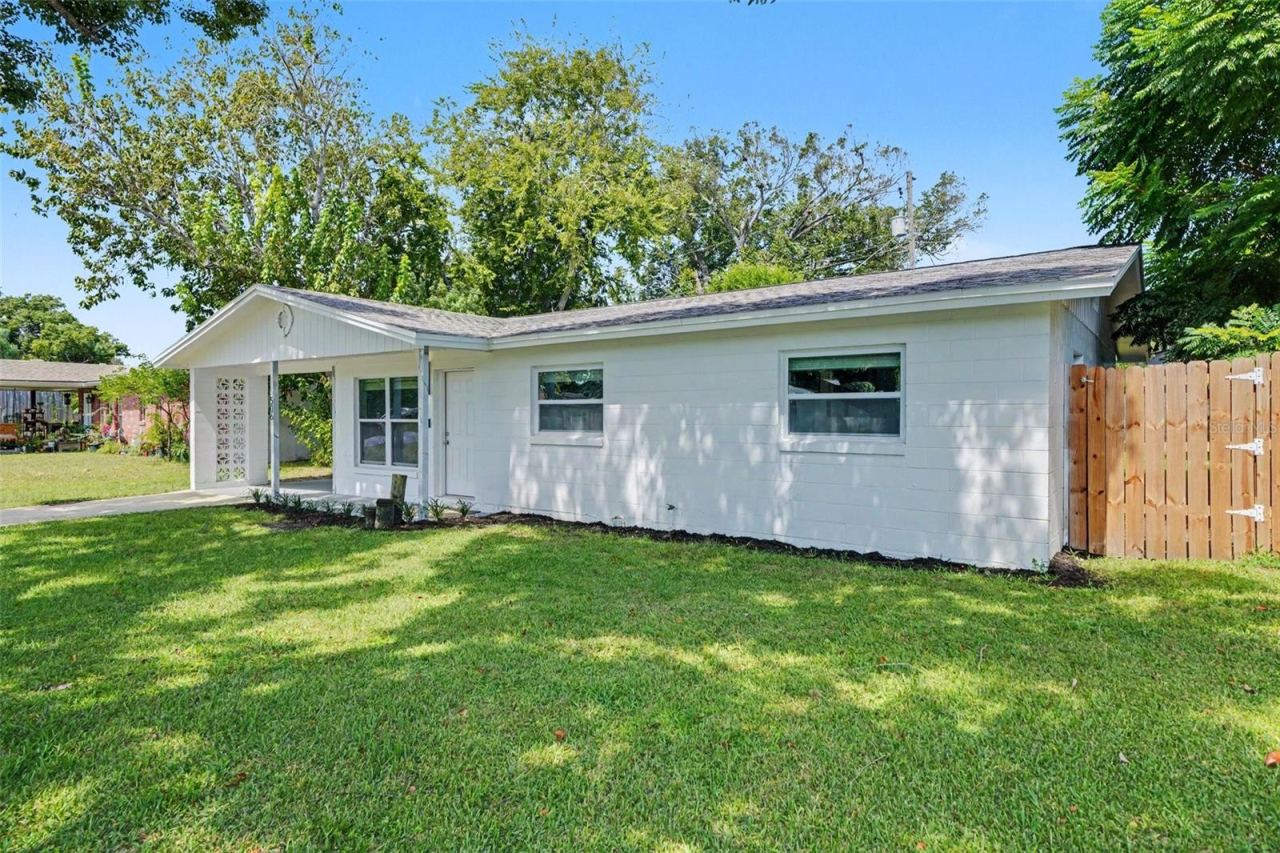 Photo 3 of 506 Cambridge Cir, South Daytona, FL 32119