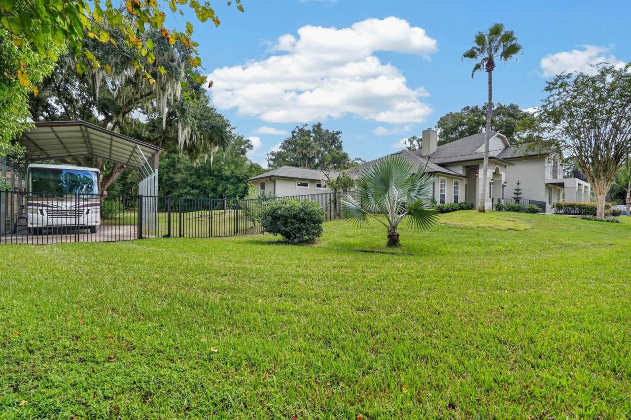 Photo 2 of 500 Lake Winnemissett Dr, Deland, FL 32724