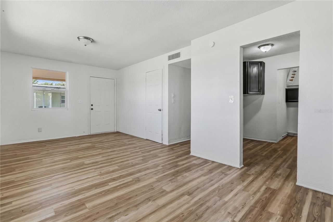 Photo 3 of 444 S Caroline St, Daytona Beach, FL 32114