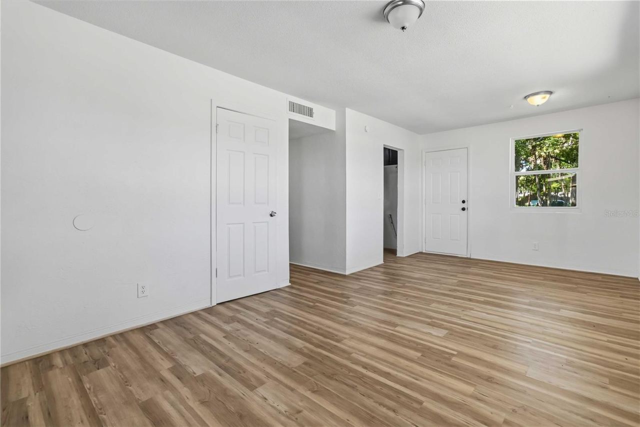 Photo 4 of 444 S Caroline St, Daytona Beach, FL 32114