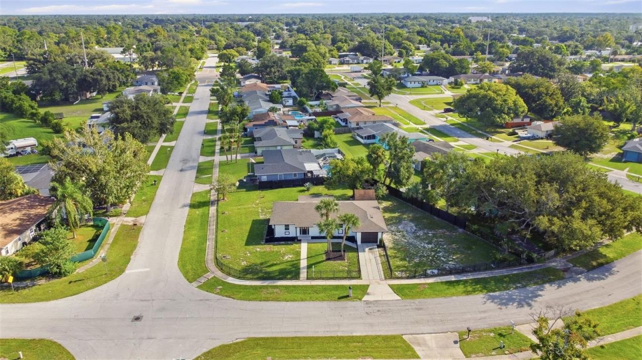 Photo 2 of 2602 Delaware Rd, Deltona, FL 32738