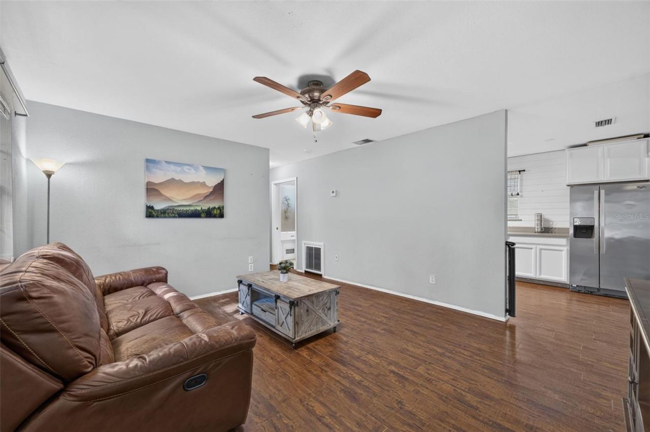 Photo 2 of 650 S Carpenter Ave, Orange City, FL 32763