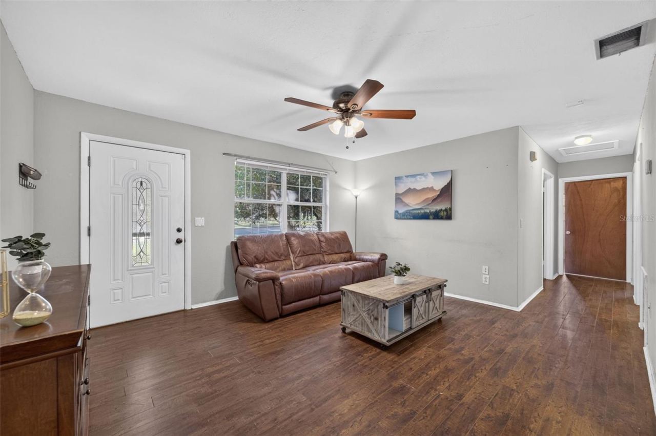 Photo 3 of 650 S Carpenter Ave, Orange City, FL 32763