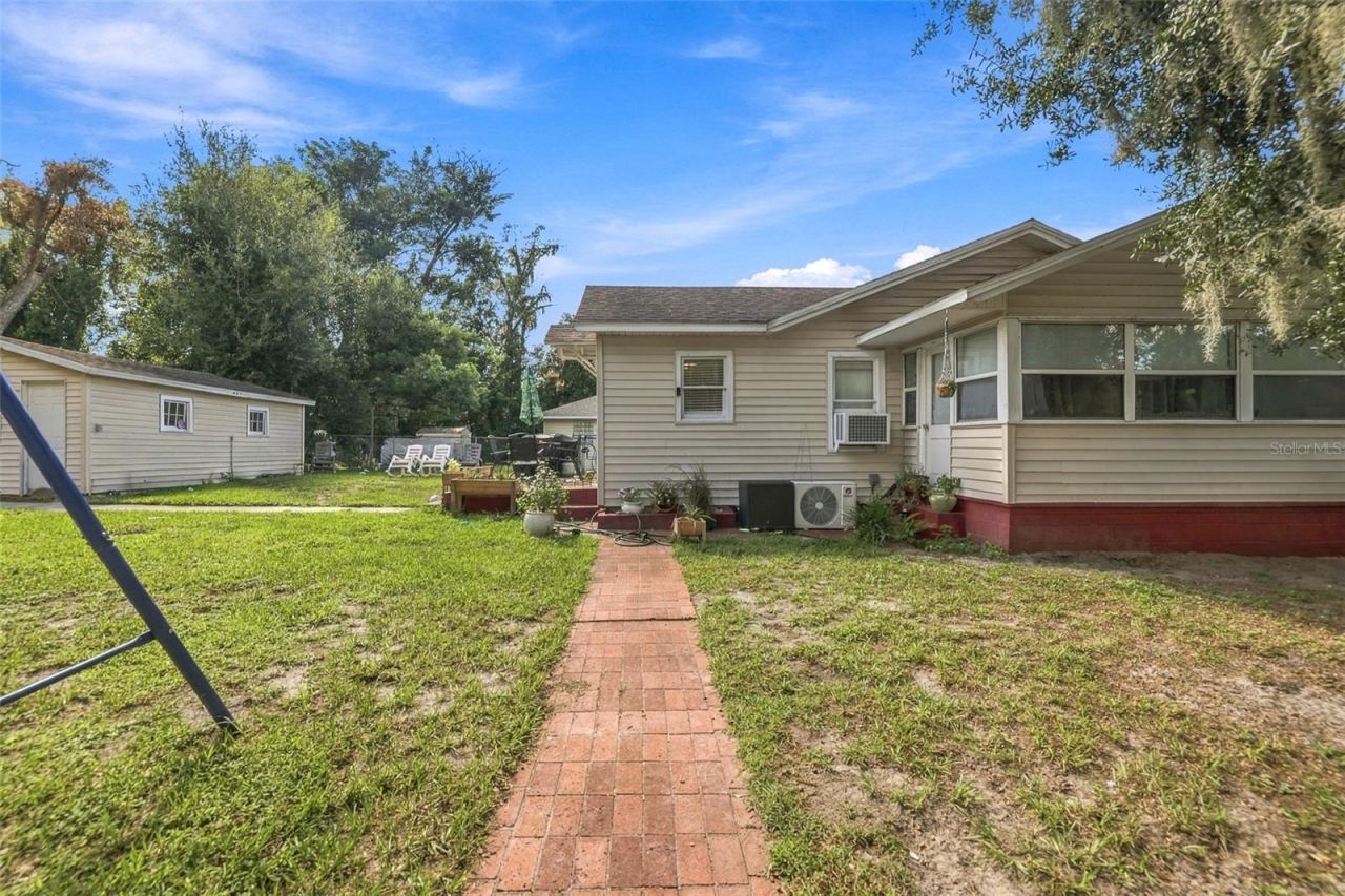 Photo 2 of 614 W Pennsylvania Ave, Deland, FL 32720