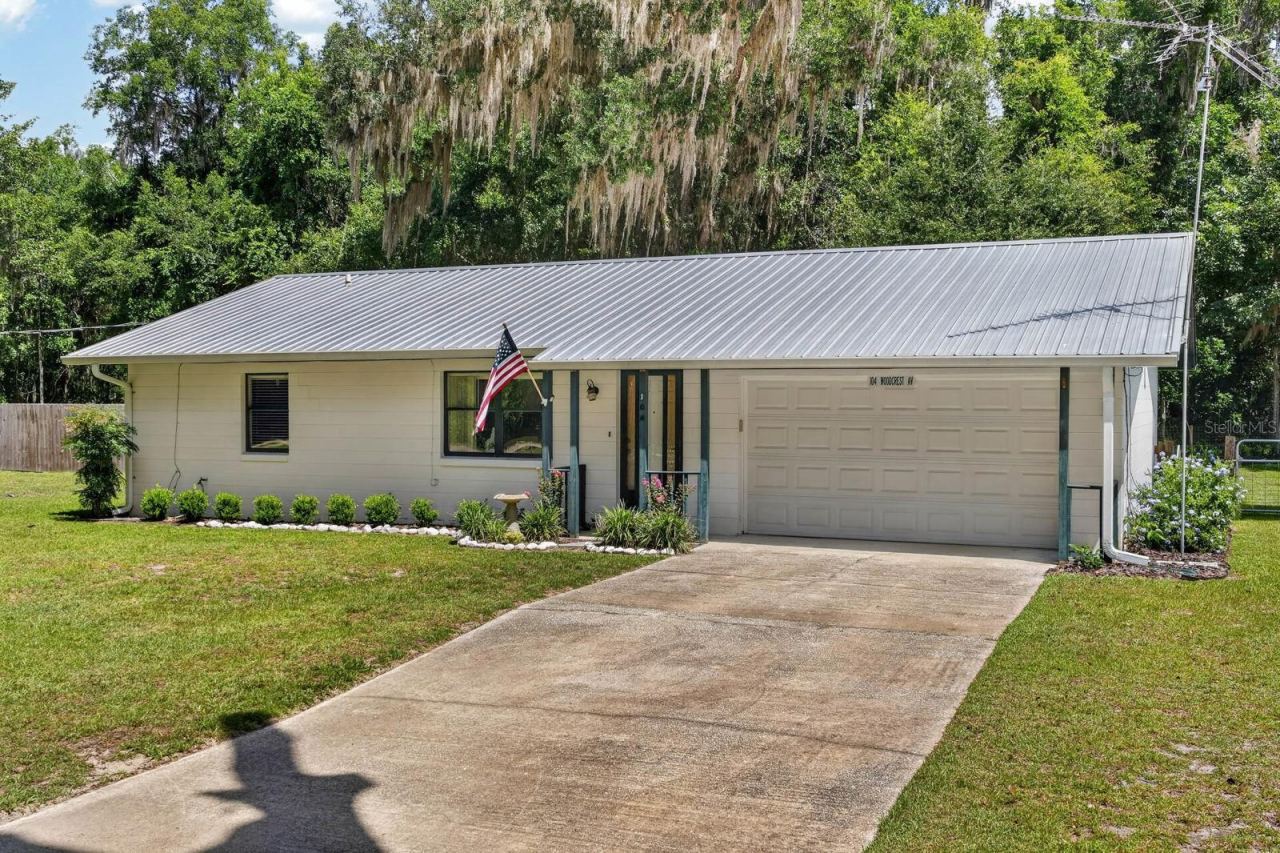 Photo 3 of 104 Woodcrest Ave, Satsuma, FL 32189