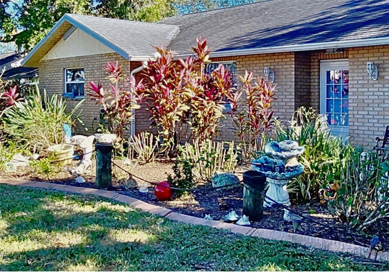 Photo 3 of 825 Carey Dr, South Daytona, FL 32119