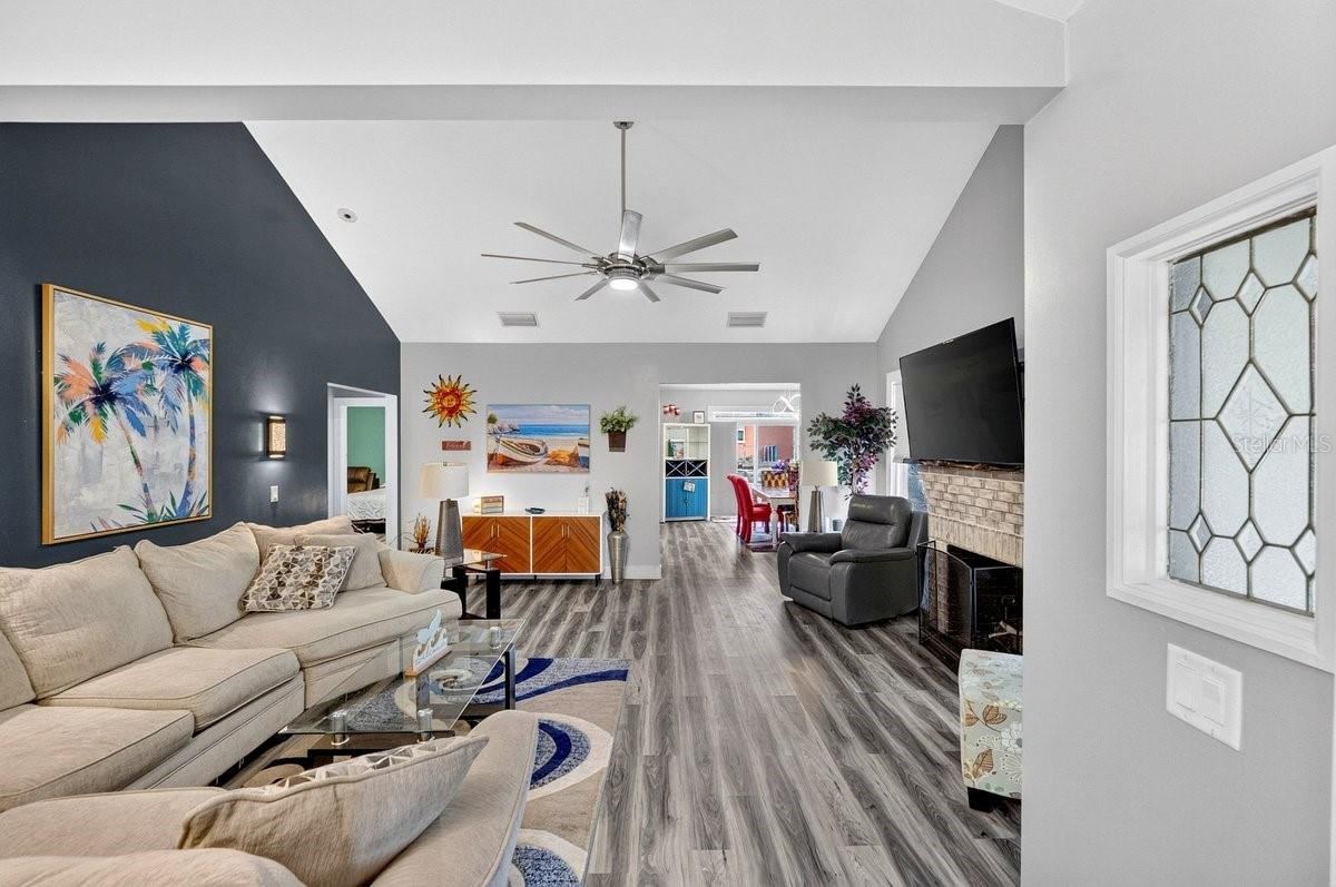 Photo 2 of 928 N Oleander Ave, Daytona Beach, FL 32118