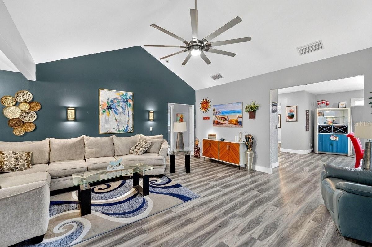 Photo 3 of 928 N Oleander Ave, Daytona Beach, FL 32118