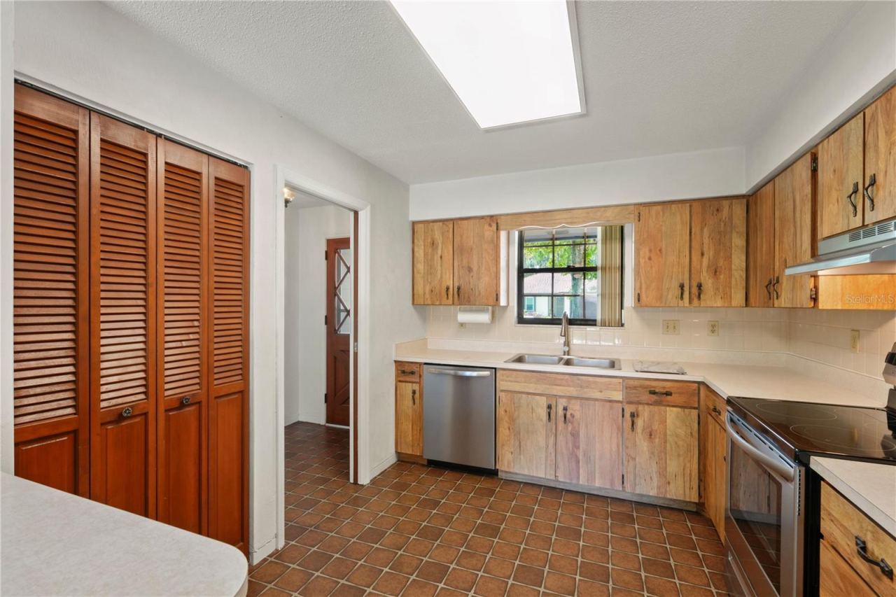 Photo 3 of 1009 Indian Oaks W, Holly Hill, FL 32117