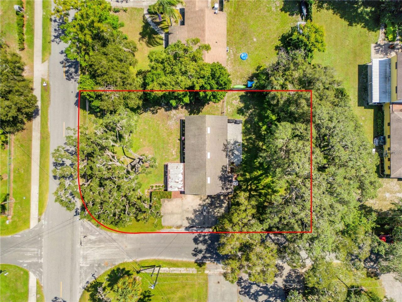 Photo 2 of 1402 E Voorhis Ave, Deland, FL 32724