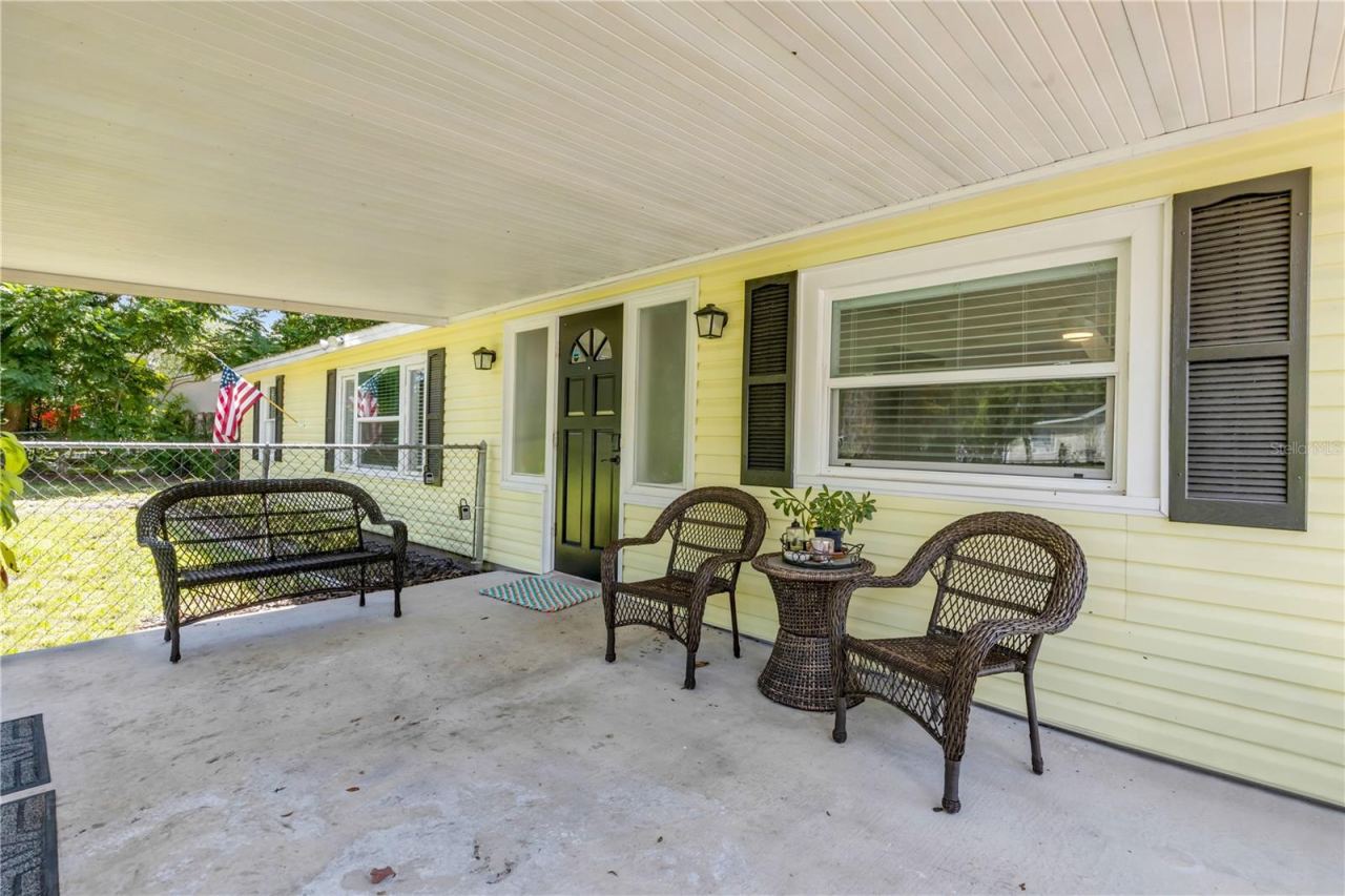 Photo 3 of 1402 E Voorhis Ave, Deland, FL 32724