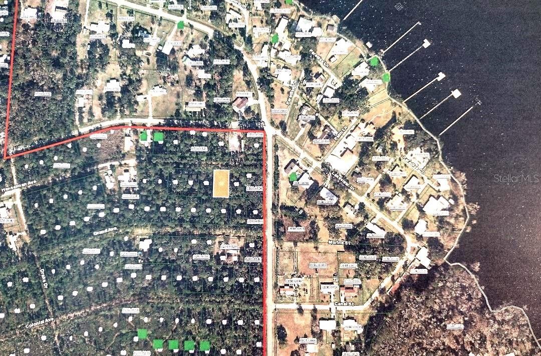 105 Hanselman Ave, Crescent City, FL 32112