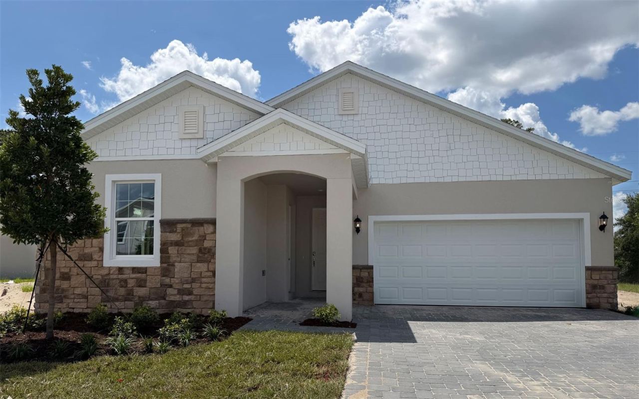 736 Farfields St, Deland, FL 32724