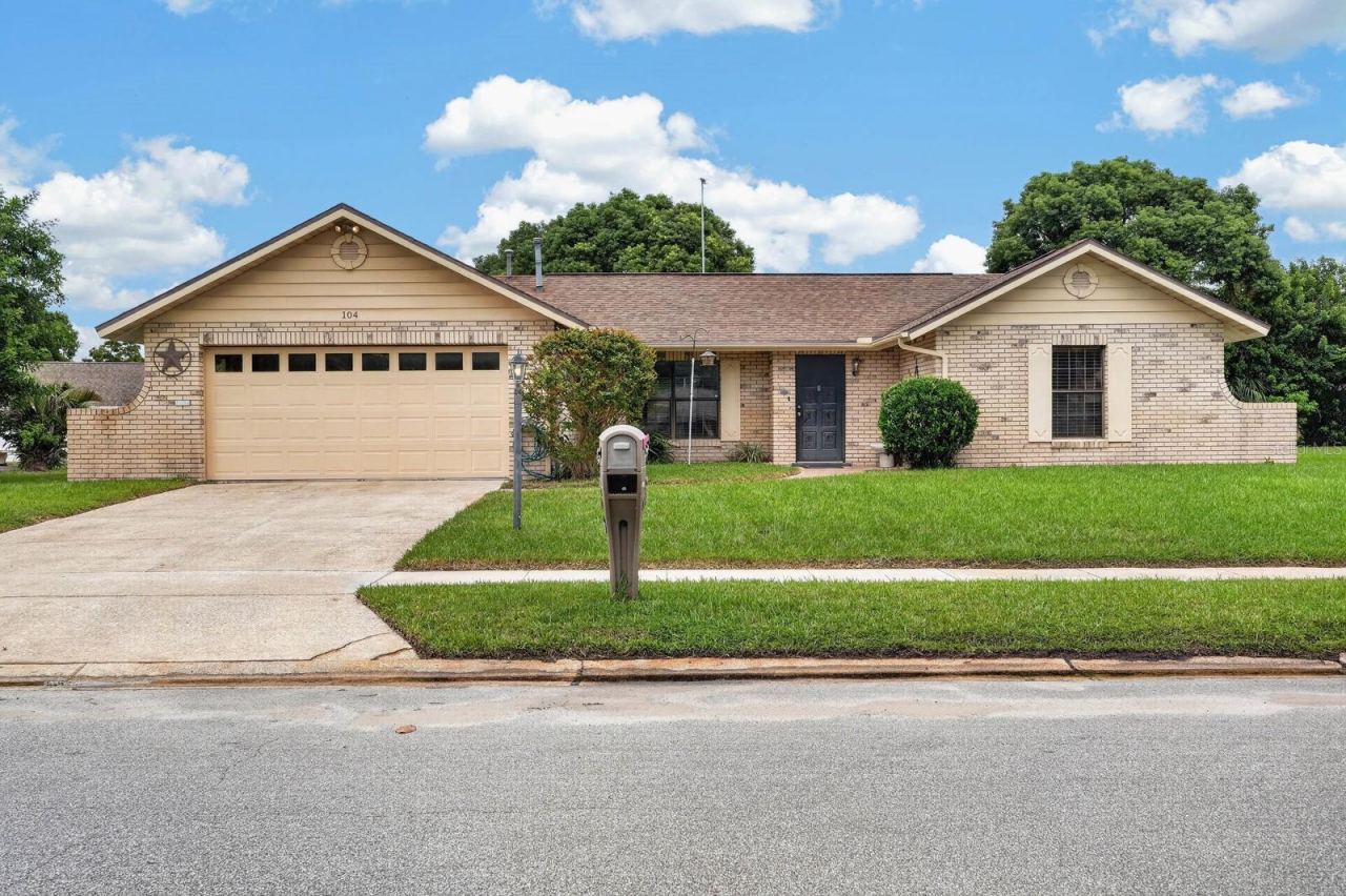 104 Colleen Dr, Daytona Beach, FL 32119