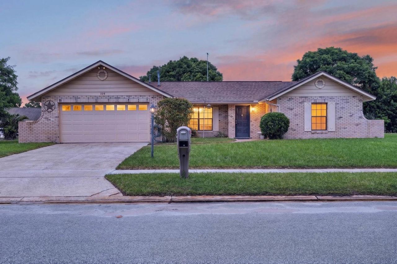 Photo 2 of 104 Colleen Dr, Daytona Beach, FL 32119