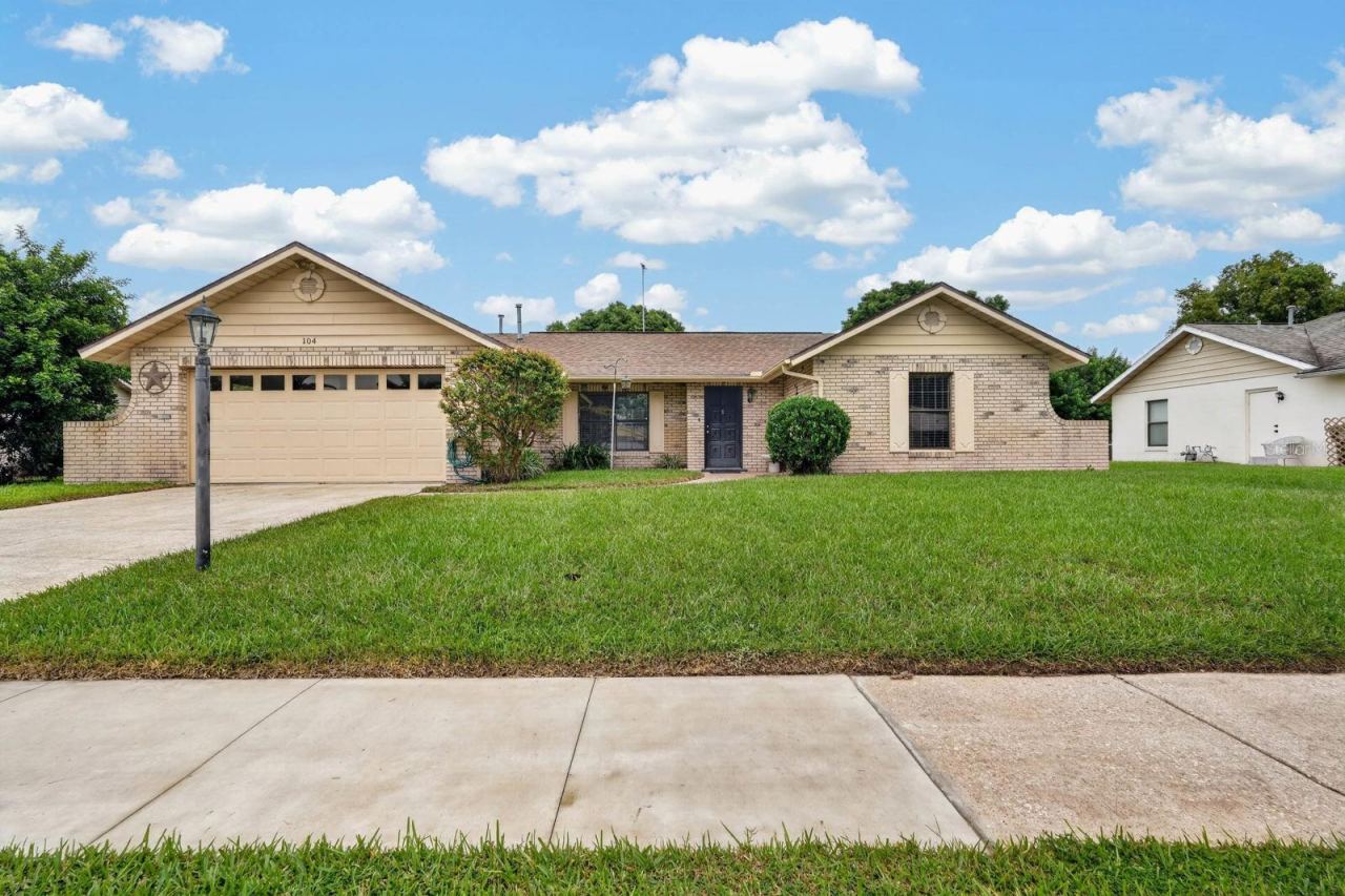 Photo 3 of 104 Colleen Dr, Daytona Beach, FL 32119