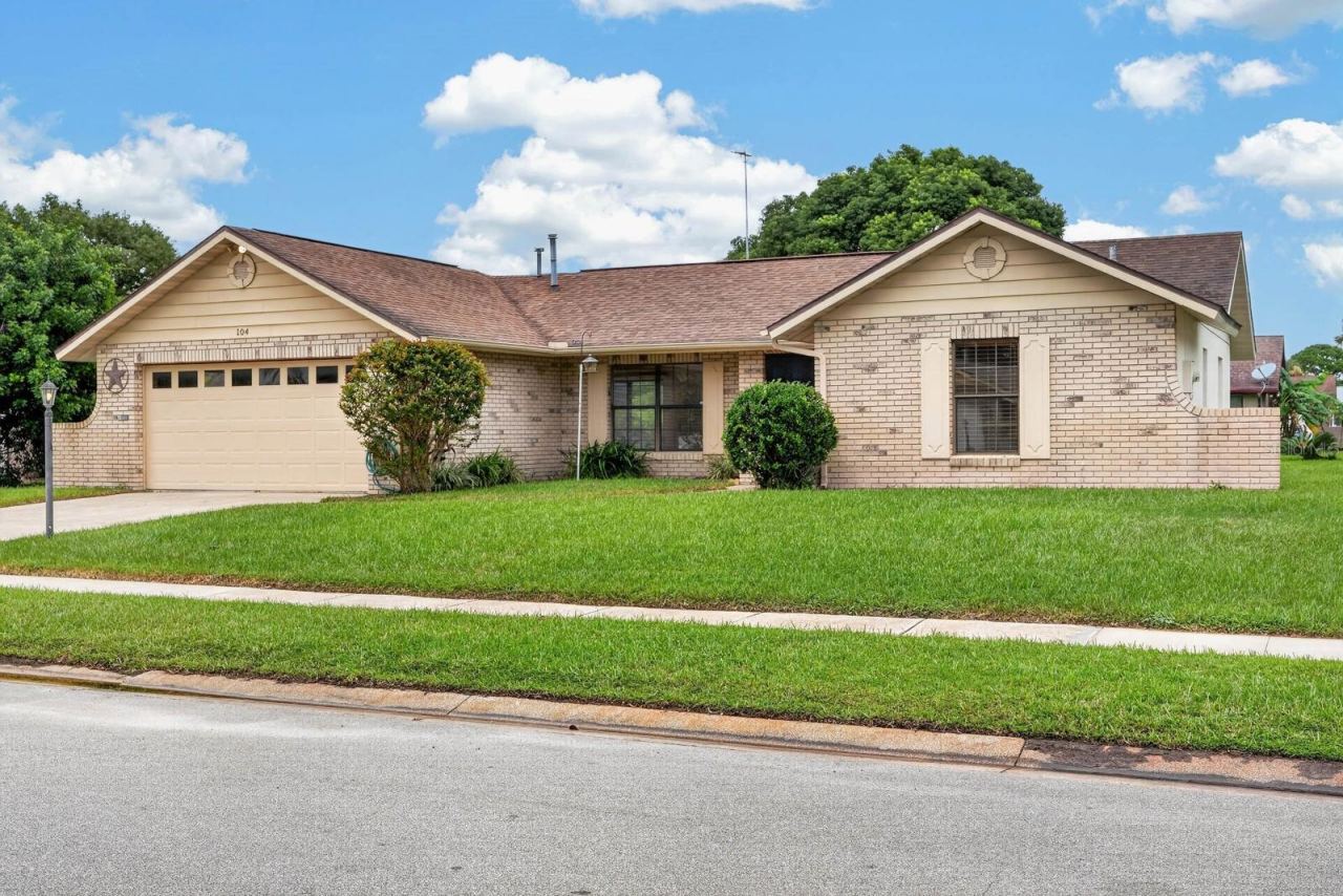 Photo 4 of 104 Colleen Dr, Daytona Beach, FL 32119