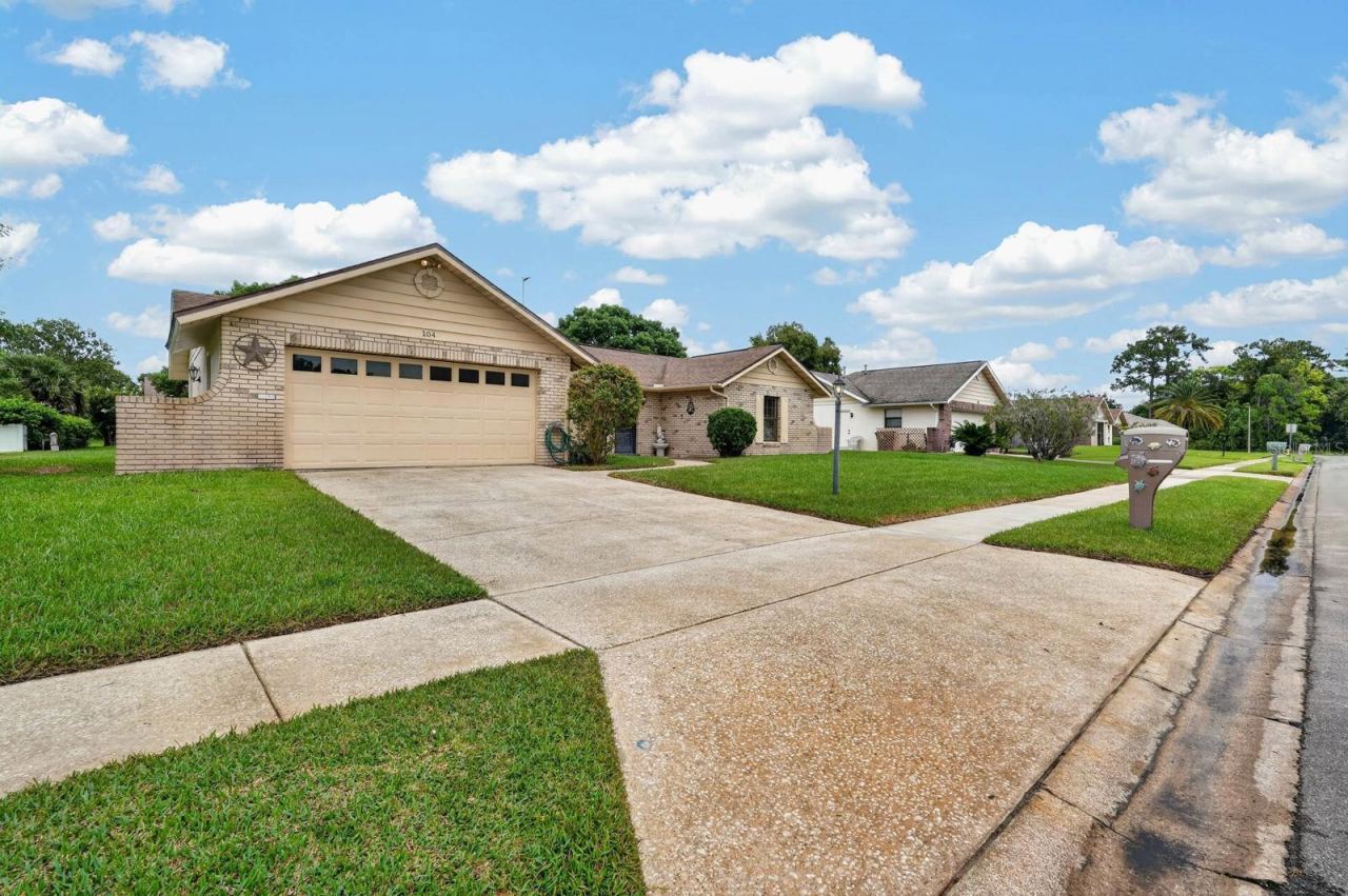 Photo 5 of 104 Colleen Dr, Daytona Beach, FL 32119
