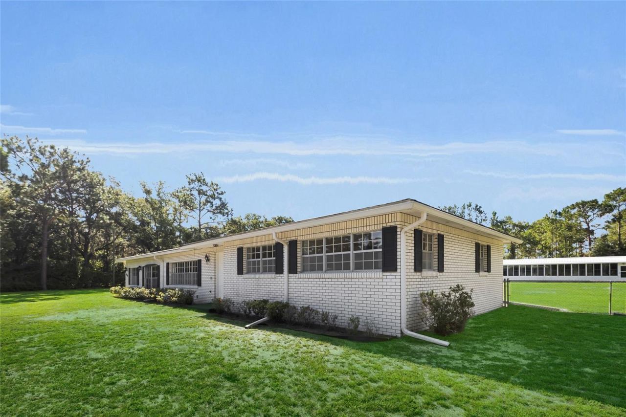 Photo 3 of 133 Moores Trl, Palatka, FL 32177
