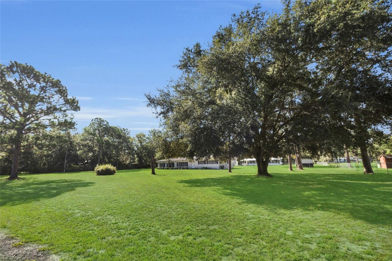 Photo 4 of 133 Moores Trl, Palatka, FL 32177