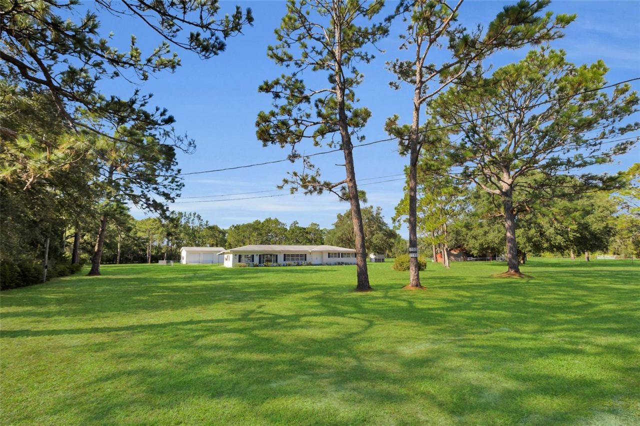Photo 5 of 133 Moores Trl, Palatka, FL 32177