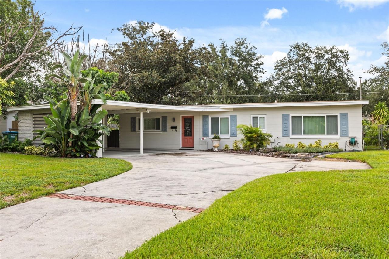 2215 Woodcrest Dr, Winter Park