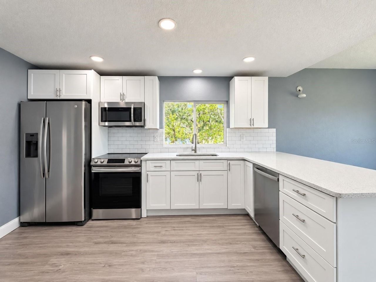 Photo 2 of 634 Aberdeen St, Daytona Beach, FL 32114