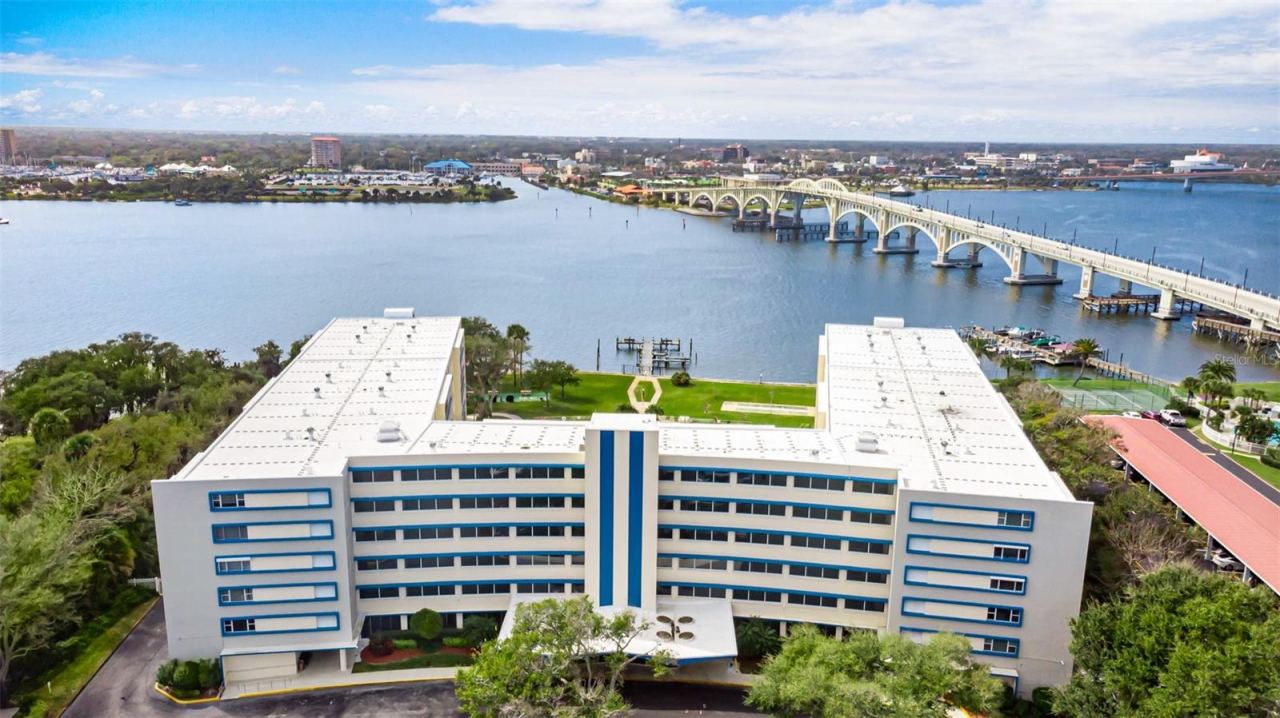 1224 S Peninsula Dr #415, Daytona Beach