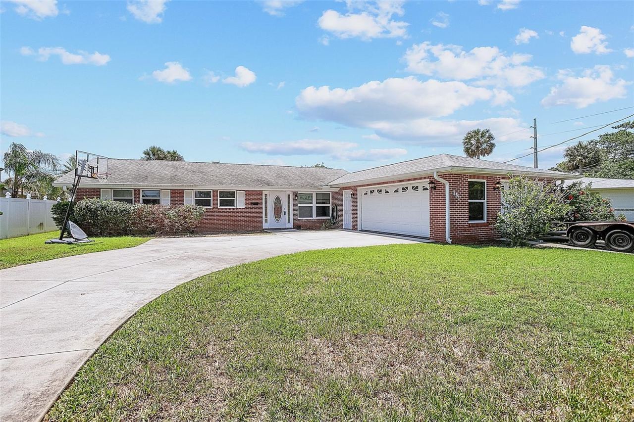 Photo 2 of 151 Sea Isle Cir, South Daytona, FL 32119