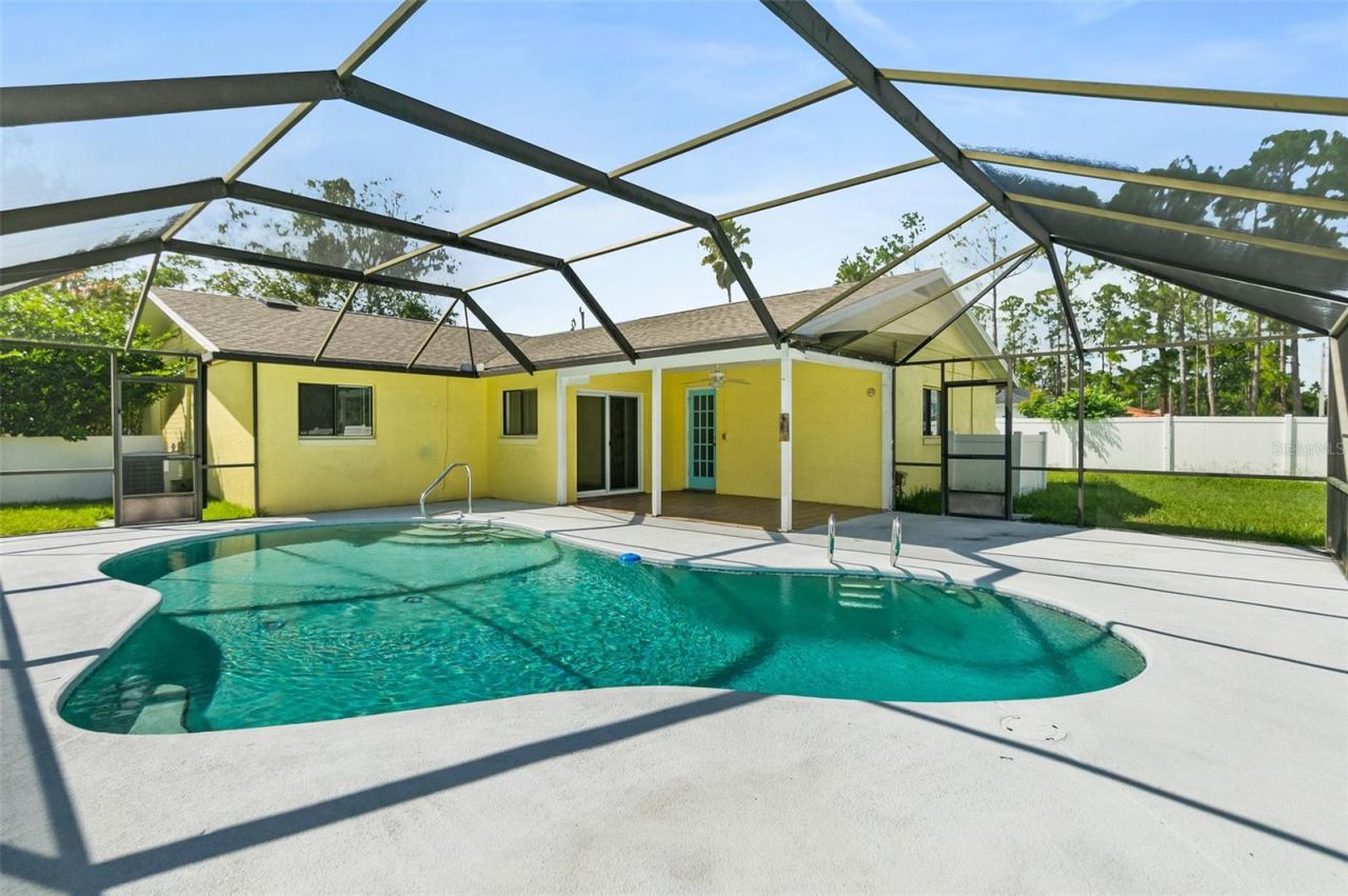38 E Diamond Dr, Palm Coast, FL 32164