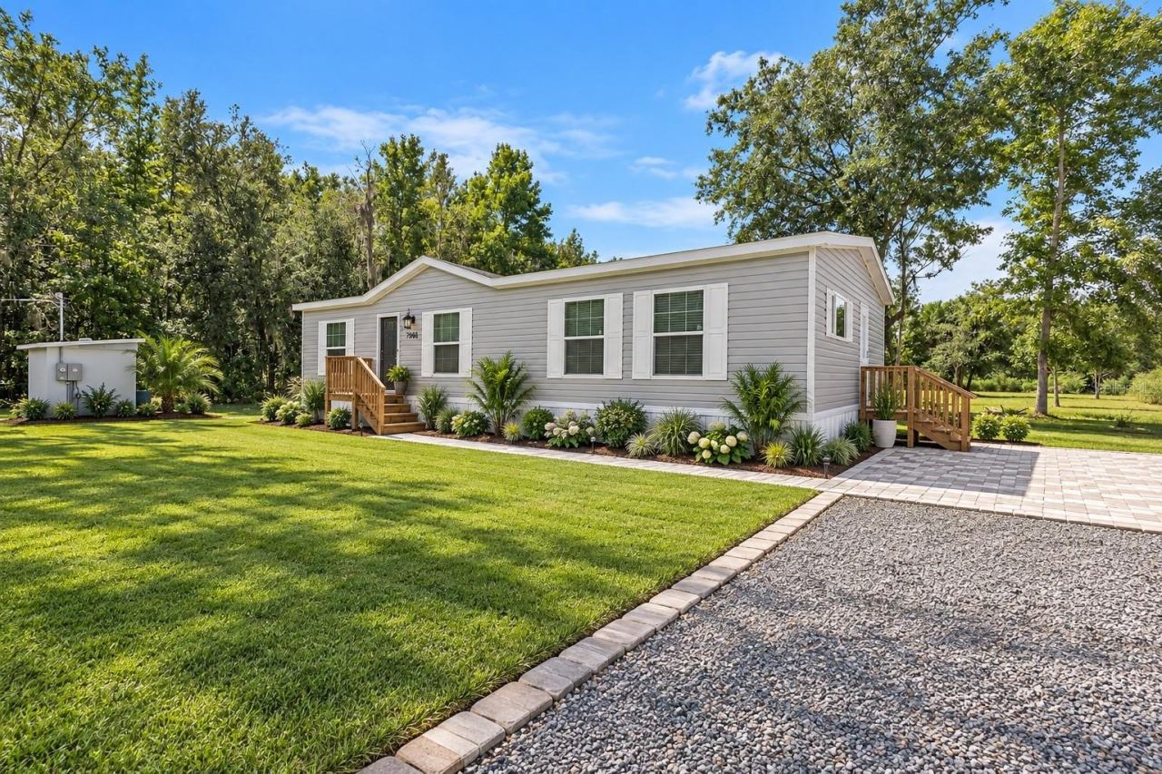 1666 Mistletoe St, Bunnell