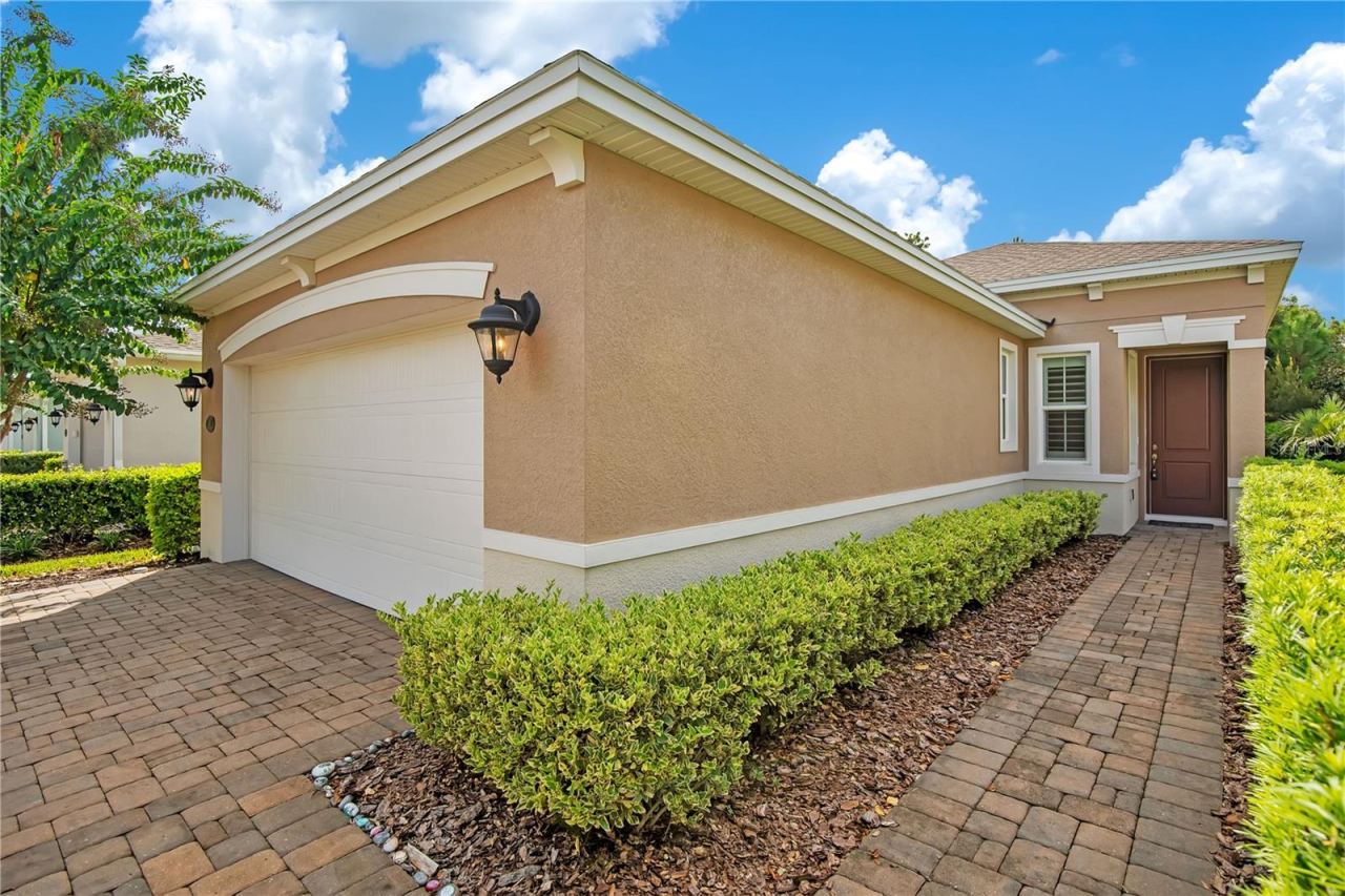 Photo 3 of 161 Old Moss Cir, Deland, FL 32724