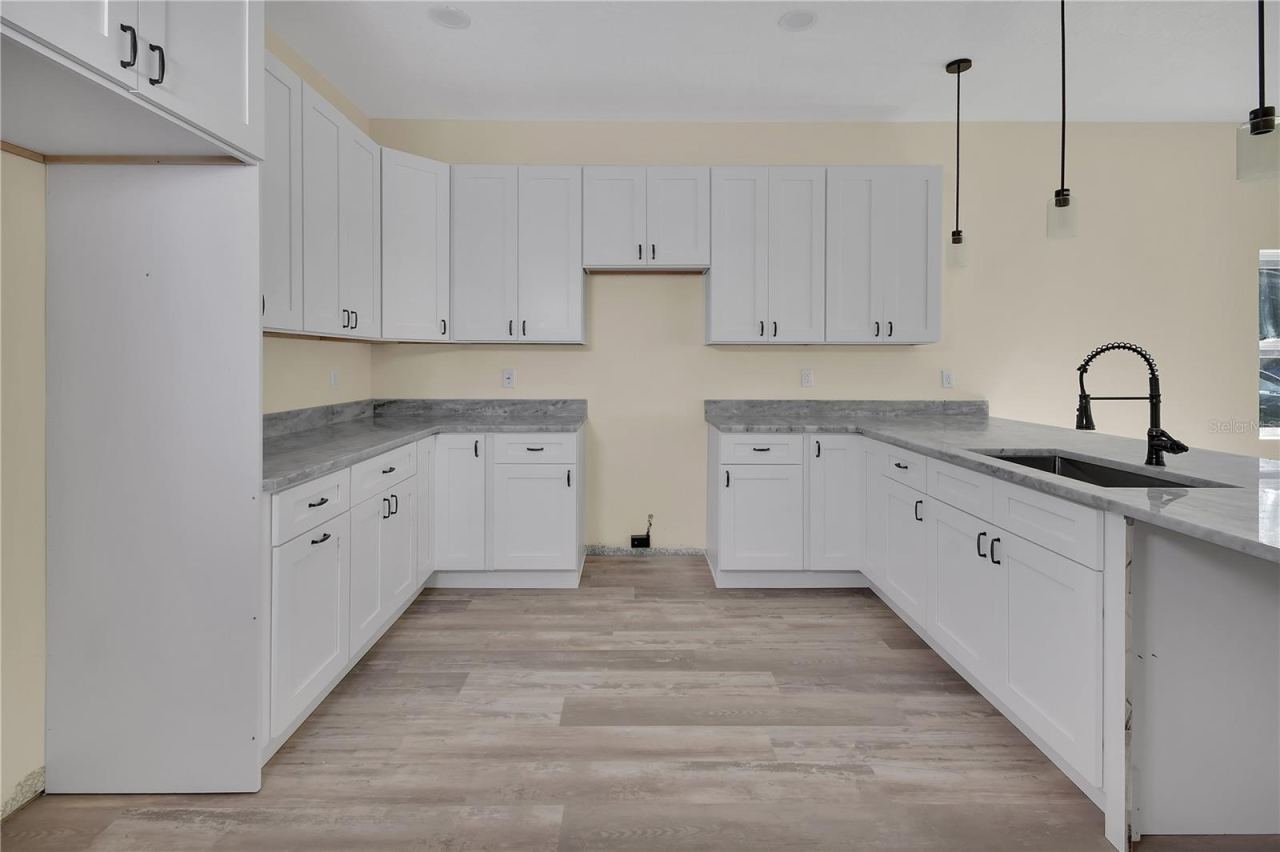 Photo 3 of 700 Loomis Ave, Daytona Beach, FL 32114